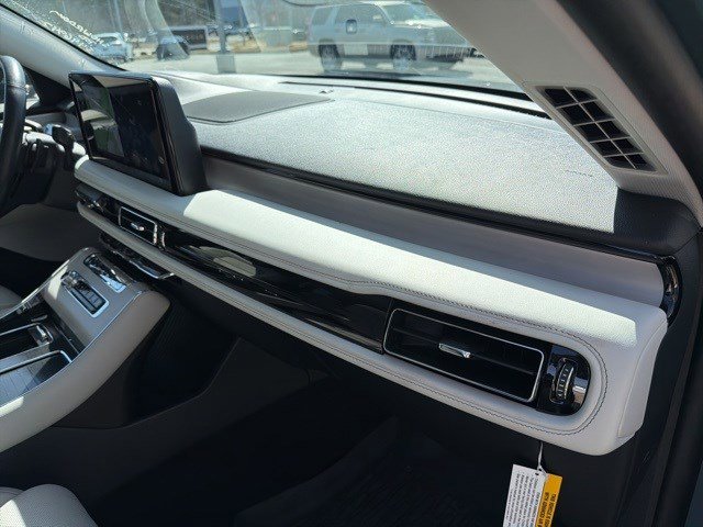 Certified 2025 Lincoln Aviator Reserve w/ Equipment Group 201A image 25