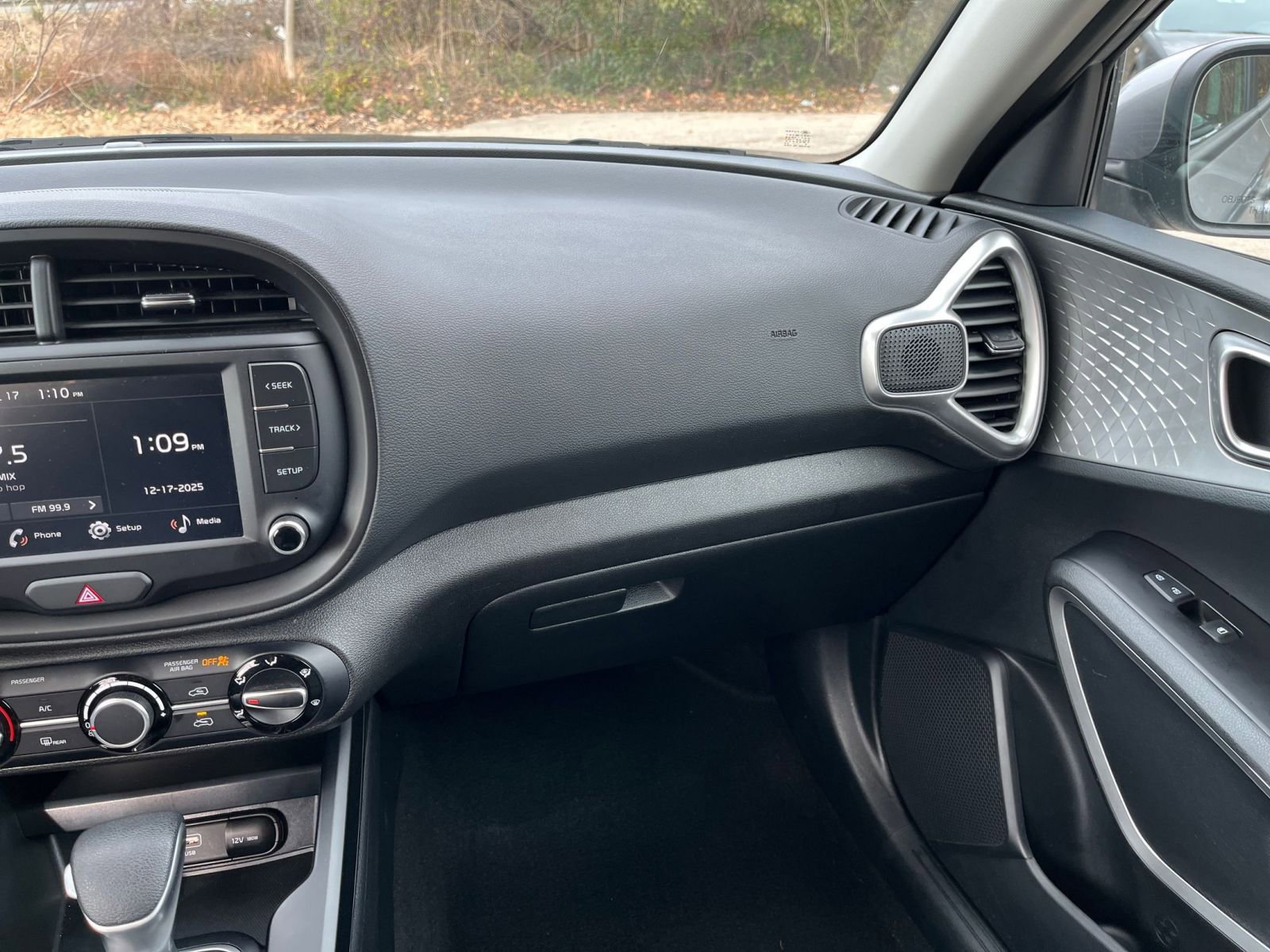 Used 2025 Kia Soul LX w/ LX Technology Package image 30