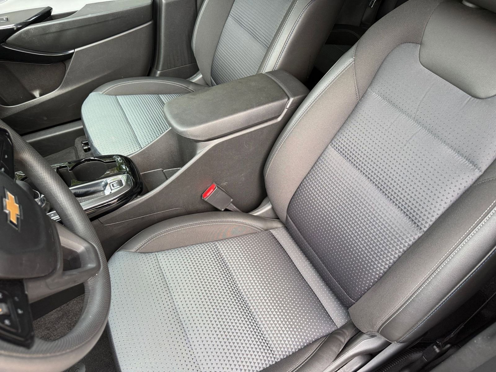 Used 2025 Chevrolet Trax LT image 36