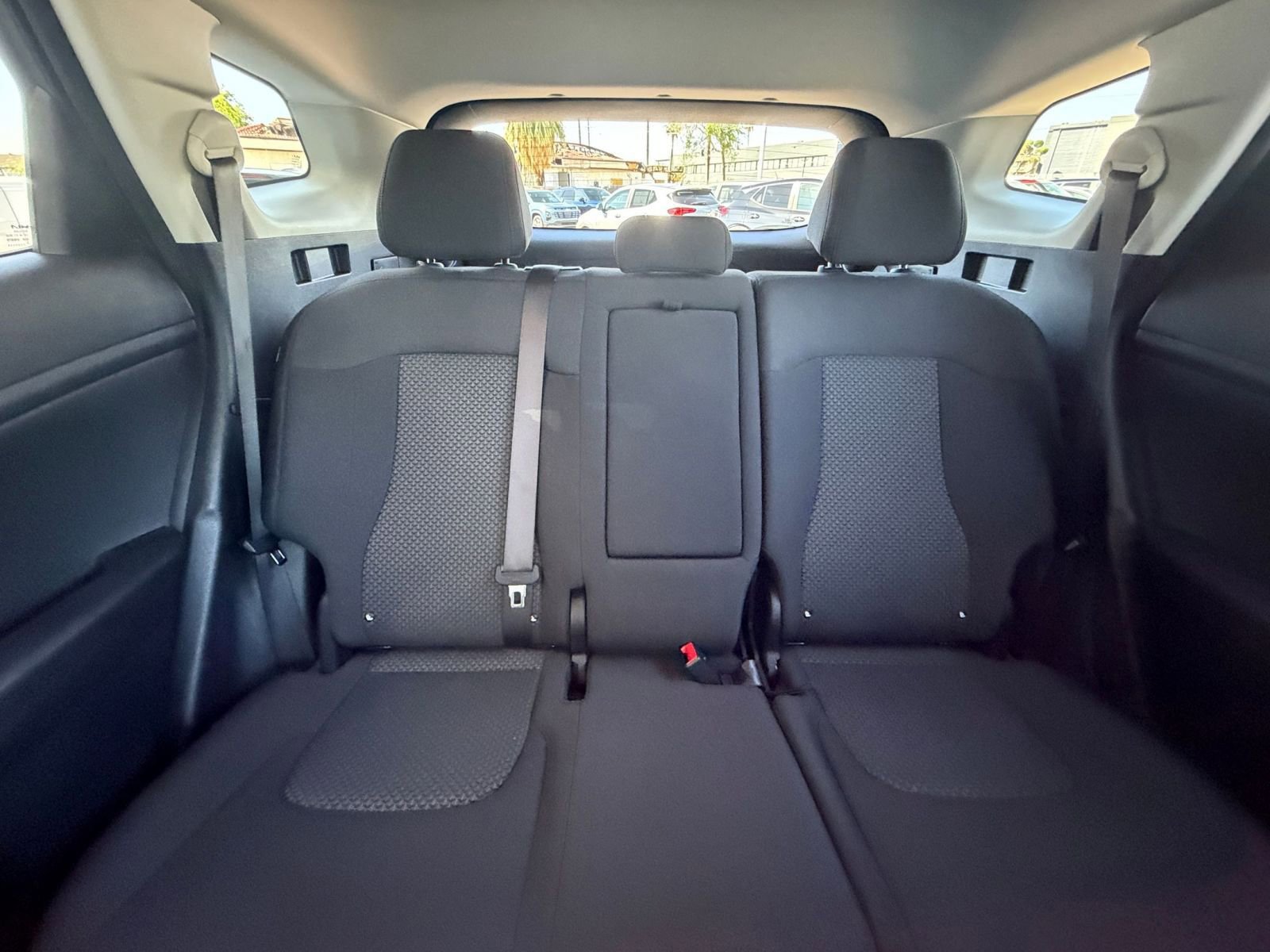 Used 2025 Kia Sportage LX image 37