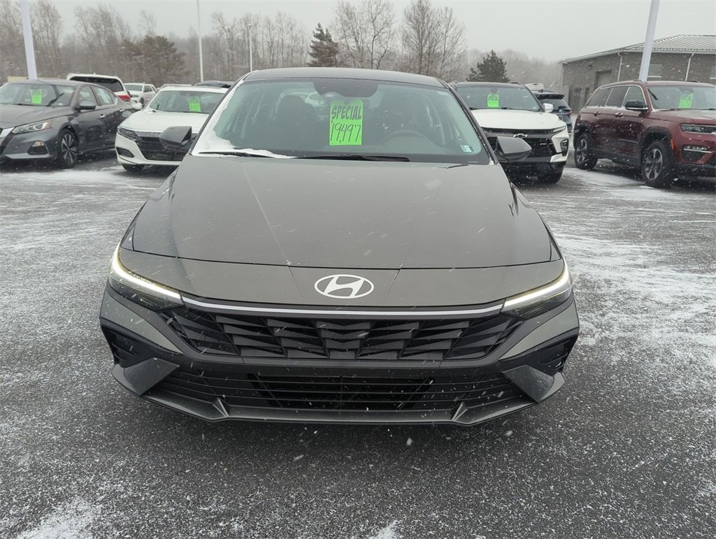 Used 2024 Hyundai Elantra SEL image 3