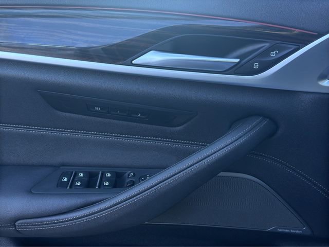 Used 2023 BMW 530e xDrive image 40