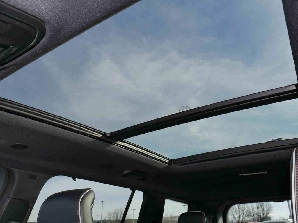 Used 2025 Jeep Grand Cherokee L Summit w/ Advanced Protech Group IV image 32