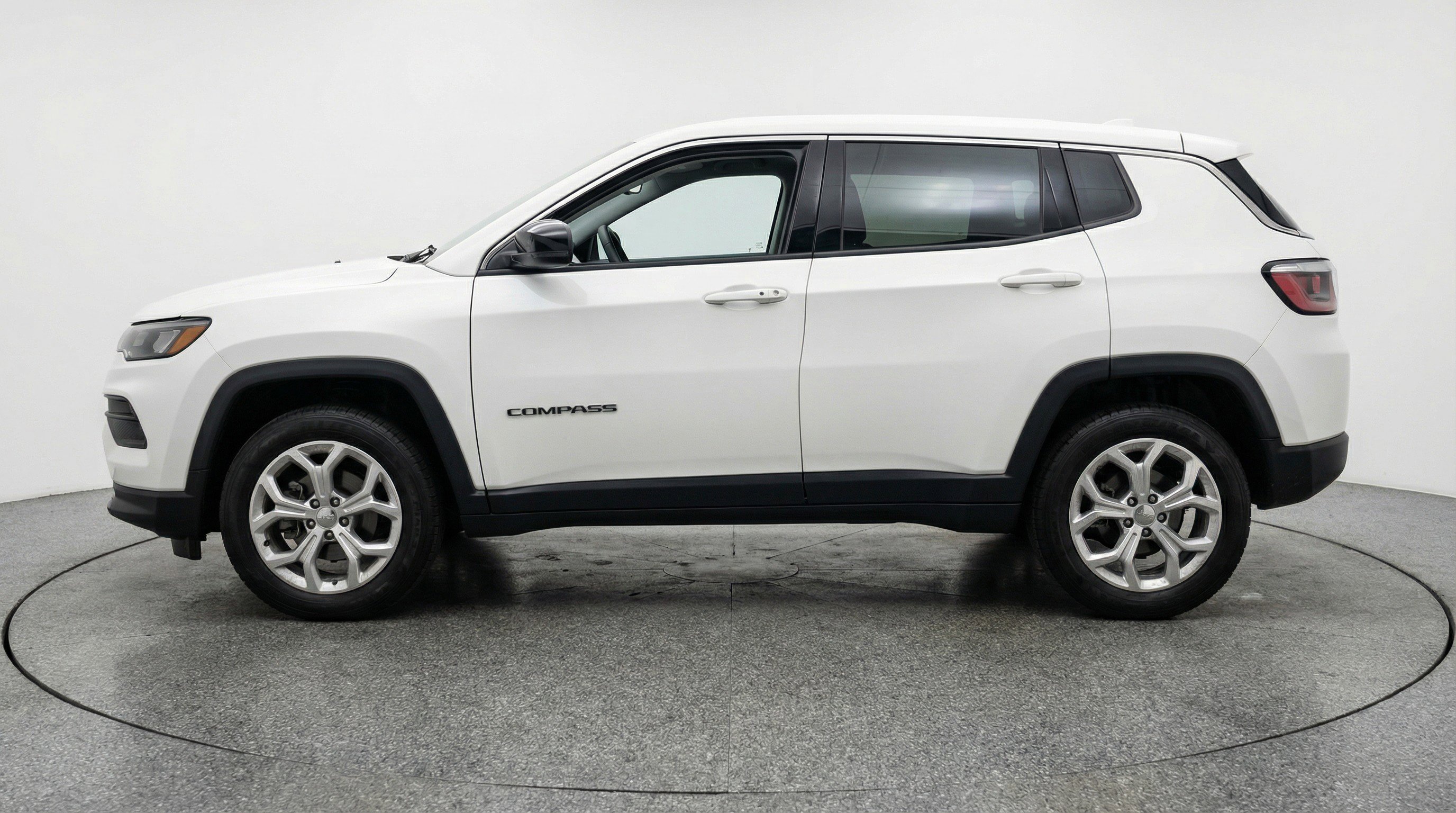 Used 2025 Jeep Compass Latitude image 5