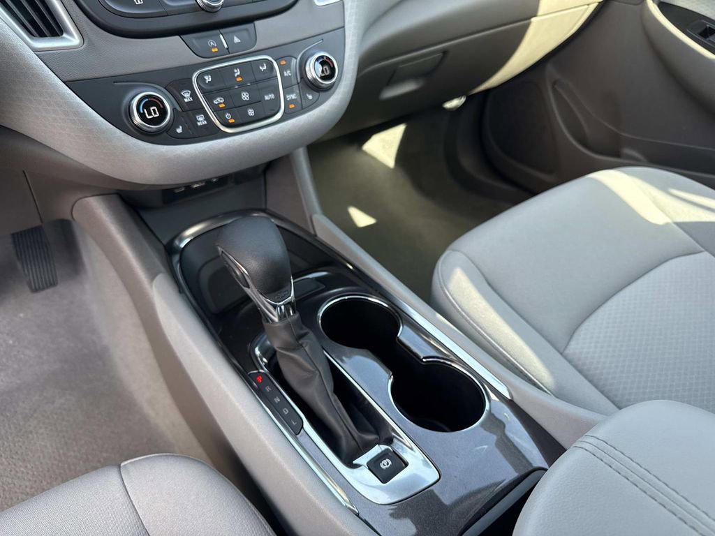 Used 2023 Chevrolet Malibu LT image 24