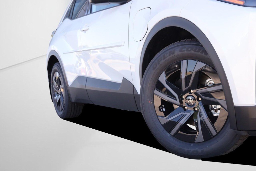 New 2026 Toyota C-HR AWD/4WD image 3