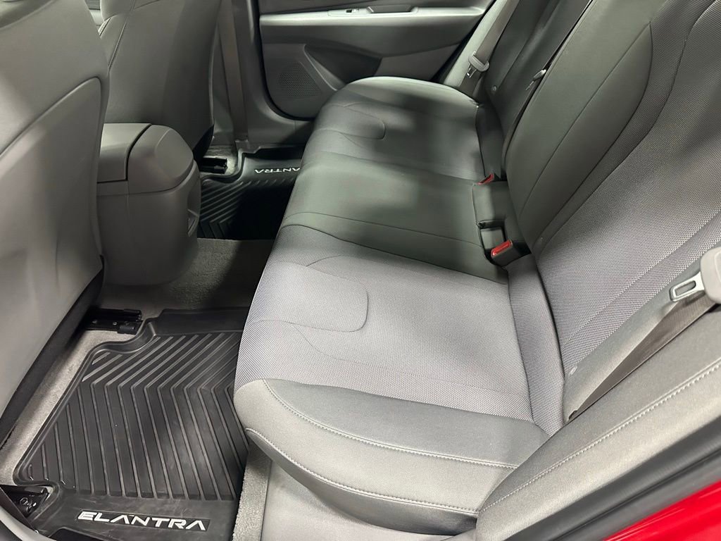 Used 2025 Hyundai Elantra SE FWD image 41