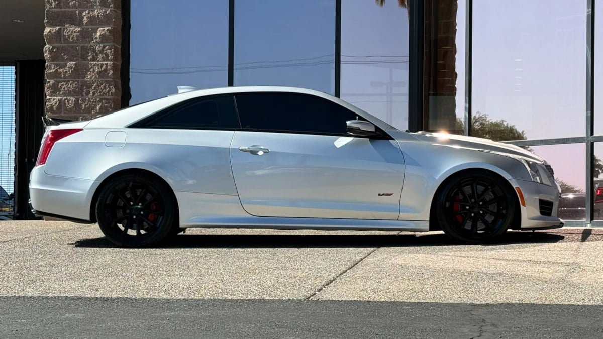 Used 2016 Cadillac ATS V w/ Luxury Package RWD image 15