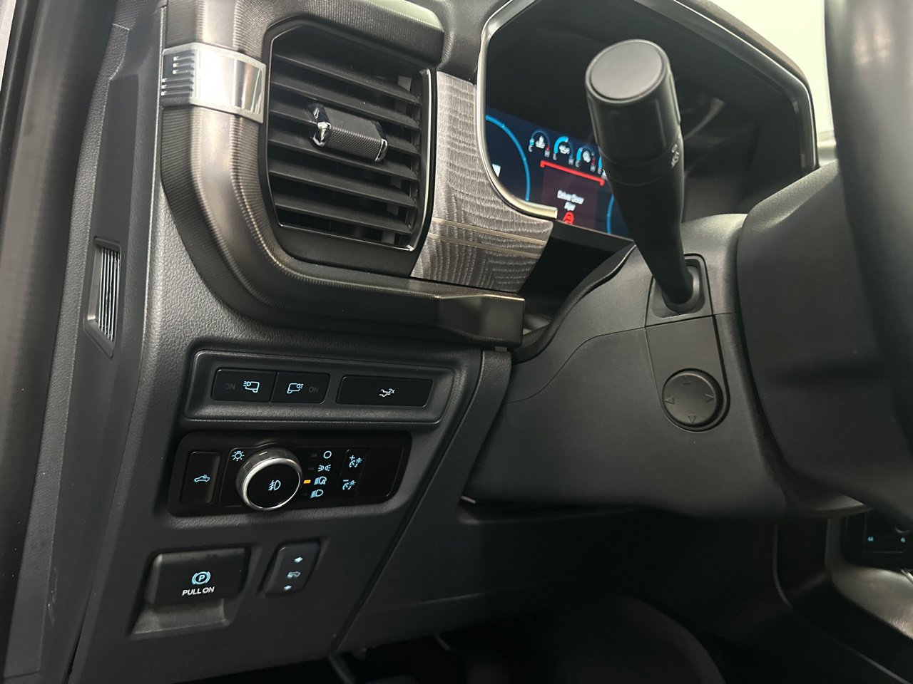 Used 2023 Ford F150 Platinum image 37