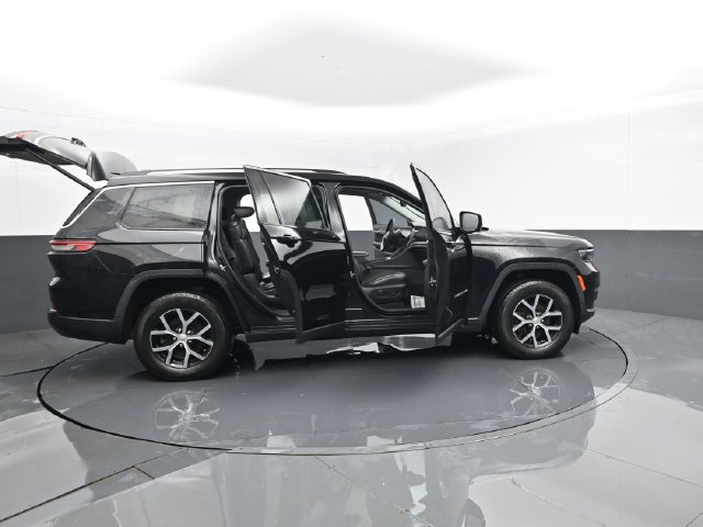 Used 2023 Jeep Grand Cherokee L Limited AWD/4WD image 34