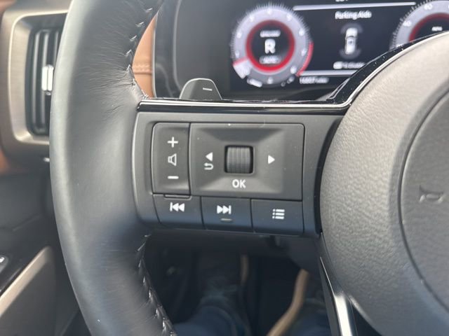 Used 2024 Nissan Pathfinder Platinum w/ Black Appearance Package image 18