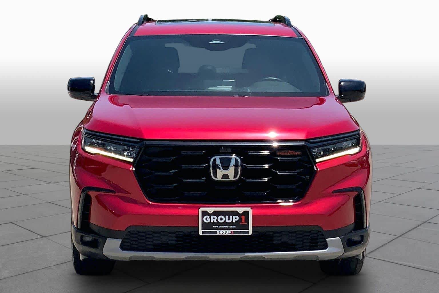 Used 2025 Honda Pilot TrailSport image 4