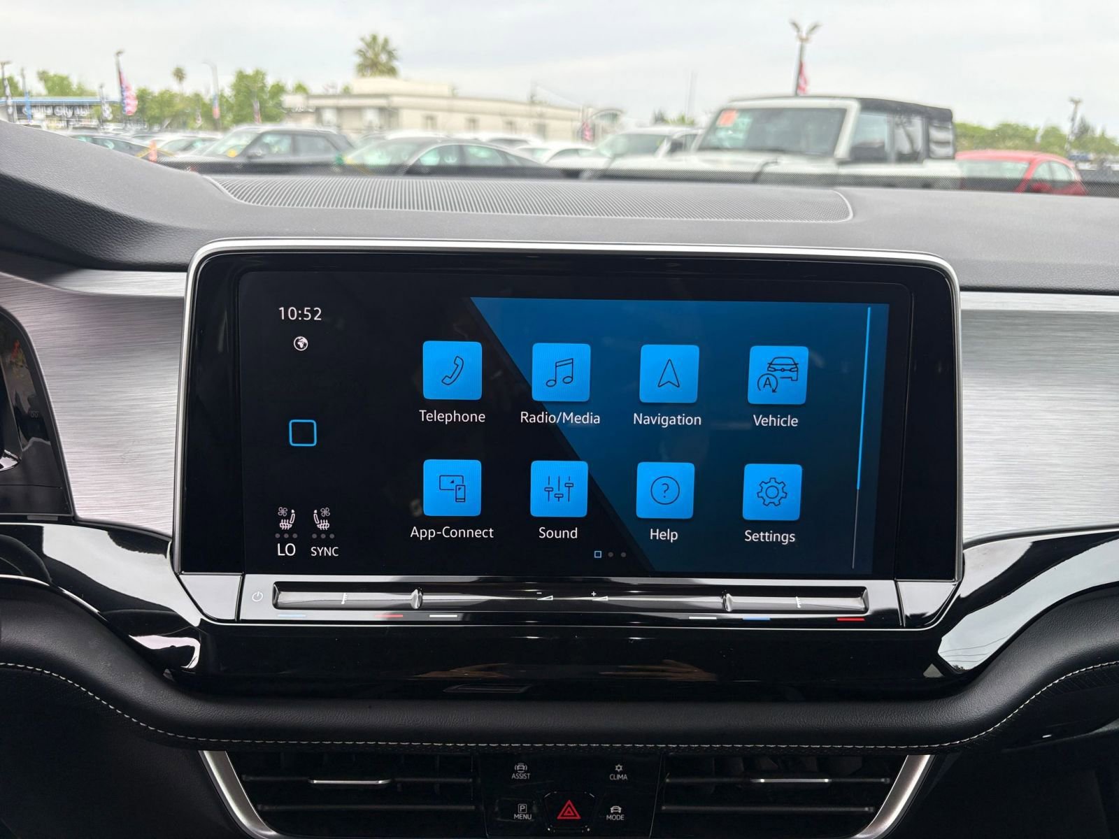 Used 2025 Volkswagen Atlas Cross Sport SE FWD image 21