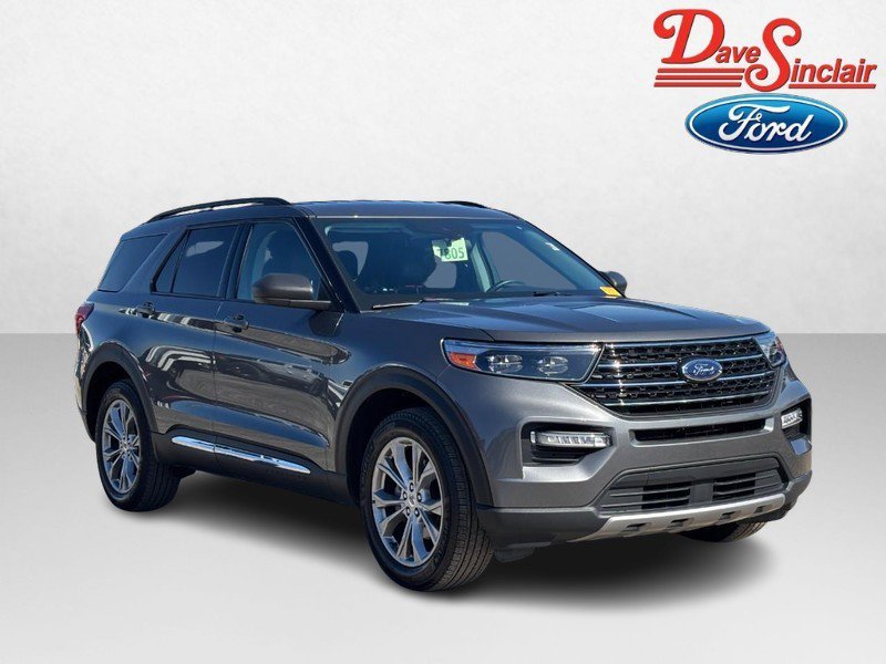Used 2023 Ford Explorer XLT w/ Equipment Group 202A image 4