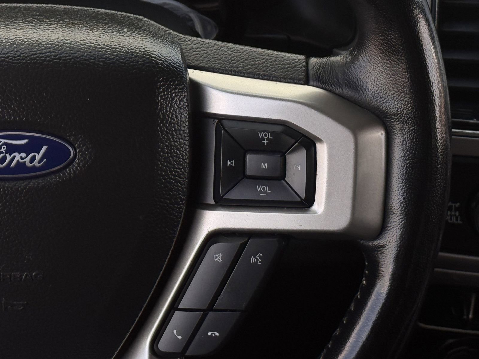 Used 2022 Ford F350 Lariat w/ Black Appearance Package image 18