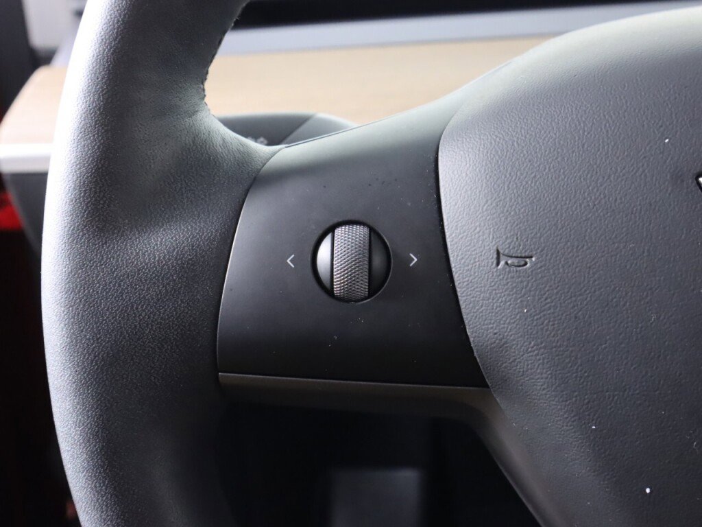 Used 2021 Tesla Model Y Long Range image 11