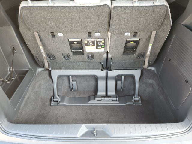 New 2026 Toyota Sienna LE FWD image 28
