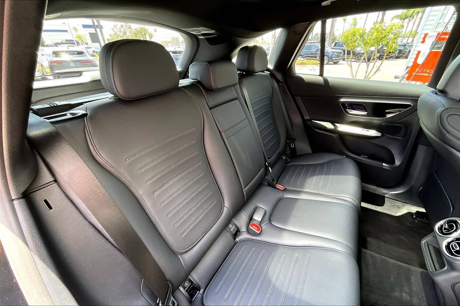 Used 2026 Mercedes-Benz GLC 300 image 27