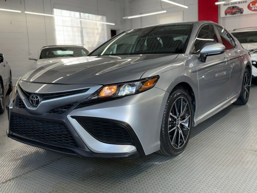 Used 2021 Toyota Camry SE FWD image 2