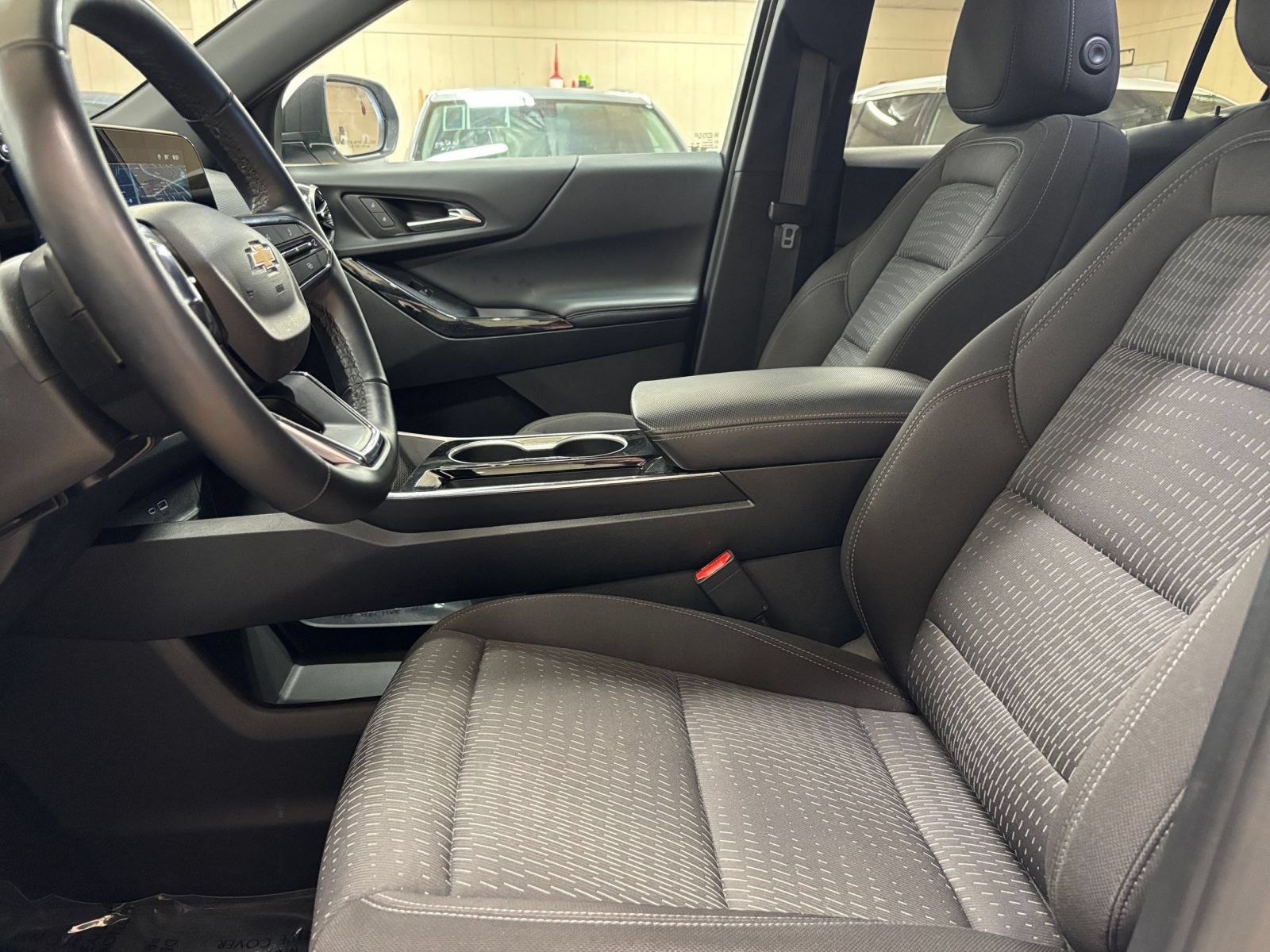 Used 2025 Chevrolet Equinox LT FWD image 27