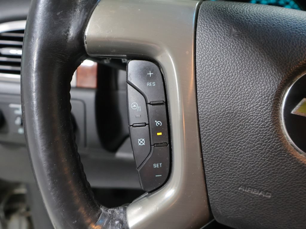Used 2013 Chevrolet Avalanche LTZ AWD/4WD image 36
