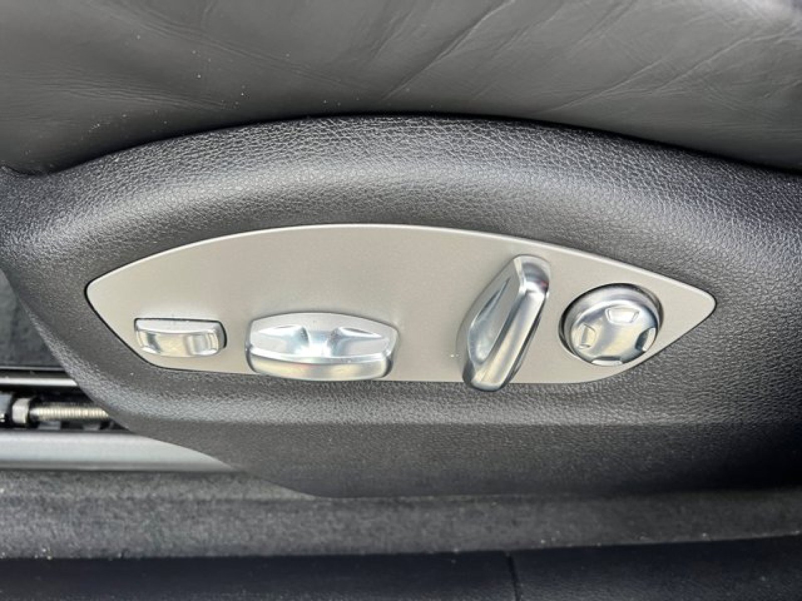Used 2022 Porsche Macan AWD/4WD image 11
