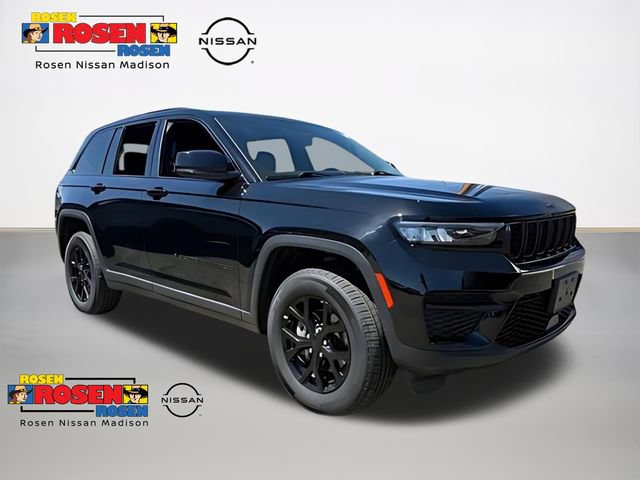 Used 2025 Jeep Grand Cherokee Altitude AWD/4WD image 1