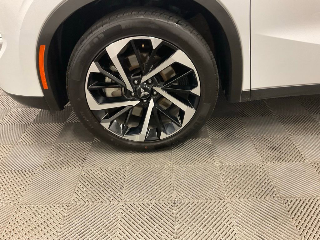 Used 2024 Mitsubishi Outlander SE image 12