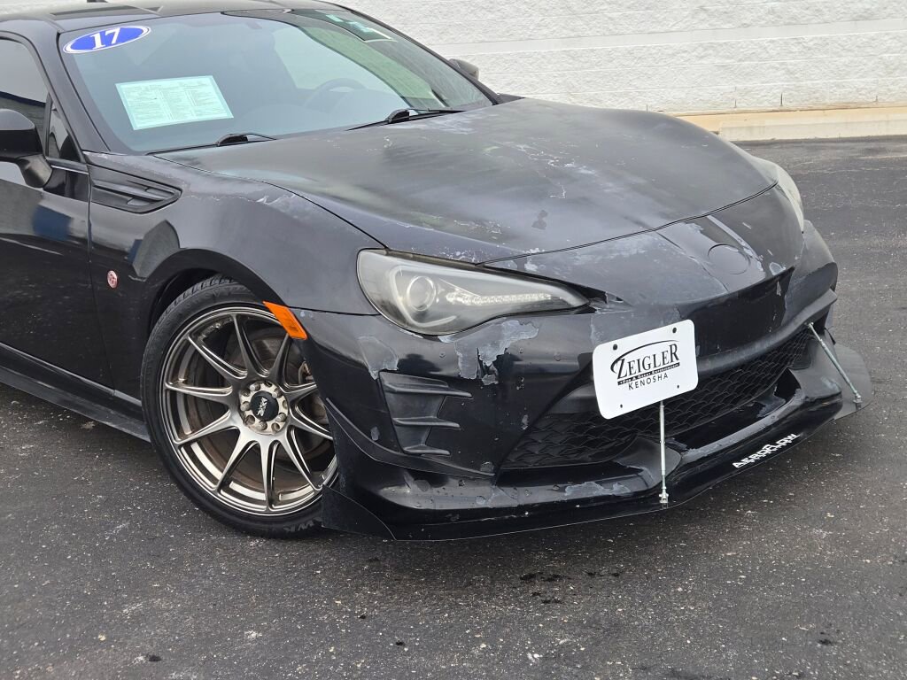 Used 2017 Toyota 86 image 2