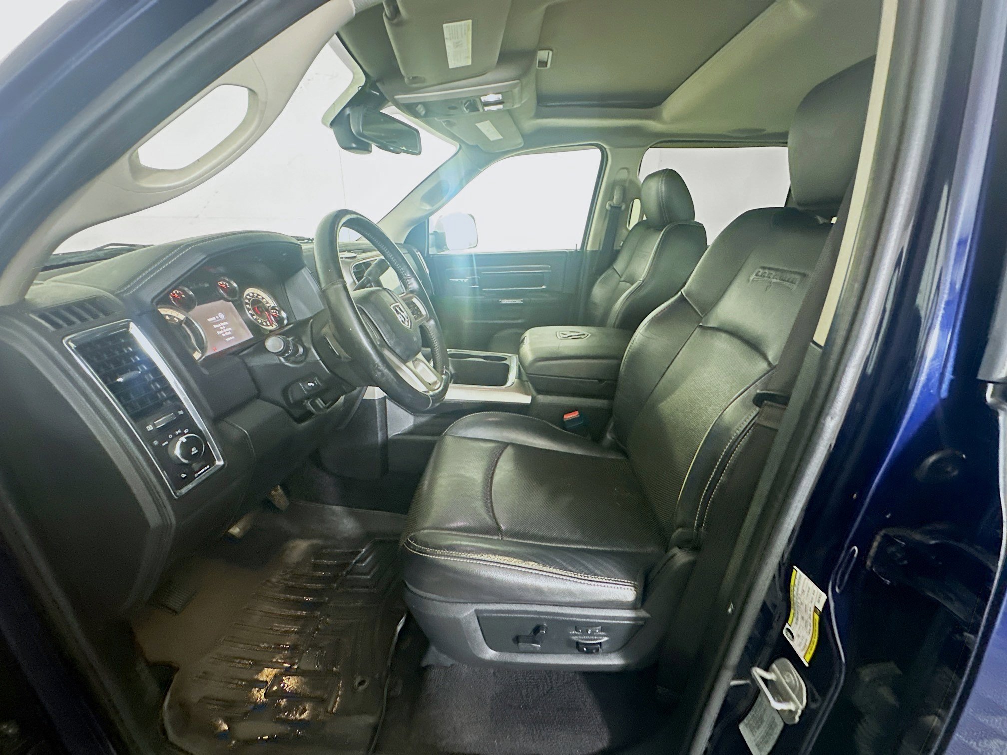 Used 2016 RAM 2500 Laramie w/ Convenience Group AWD/4WD image 13