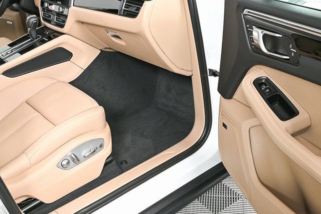 Certified 2026 Porsche Macan image 24