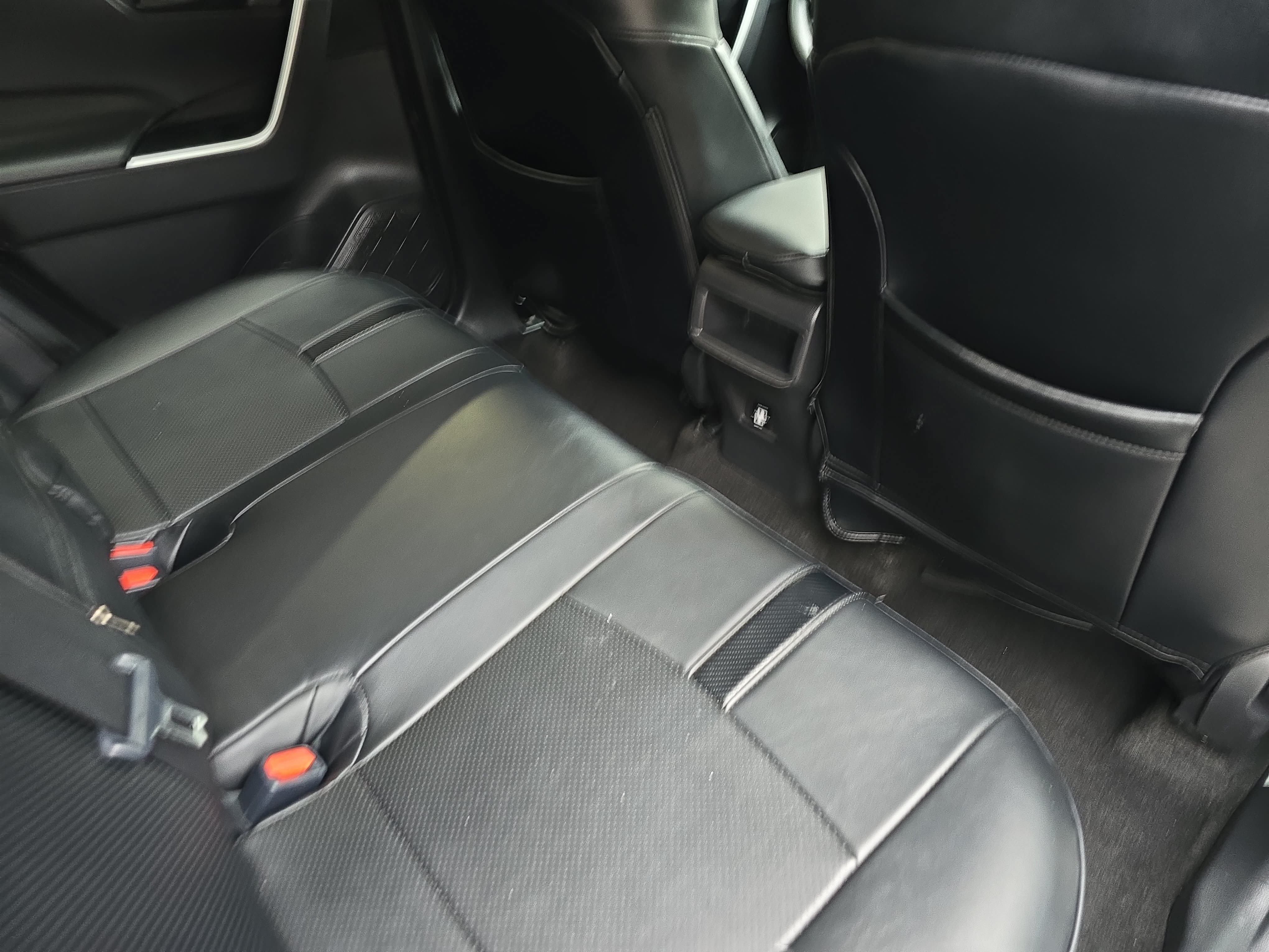 Used 2020 Toyota RAV4 LE FWD image 11