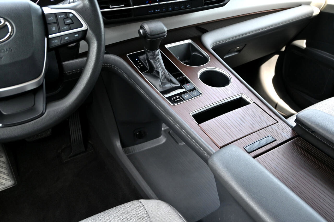 Used 2021 Toyota Sienna LE image 19