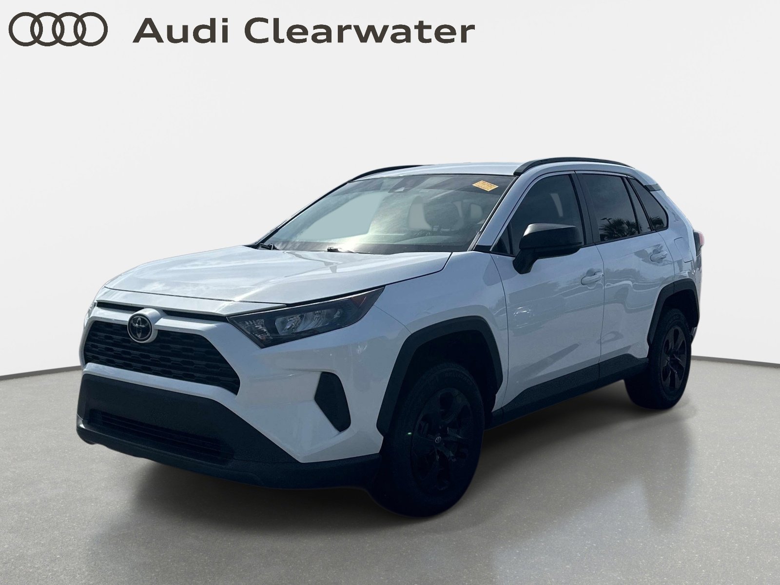 Used 2021 Toyota RAV4 LE image 1