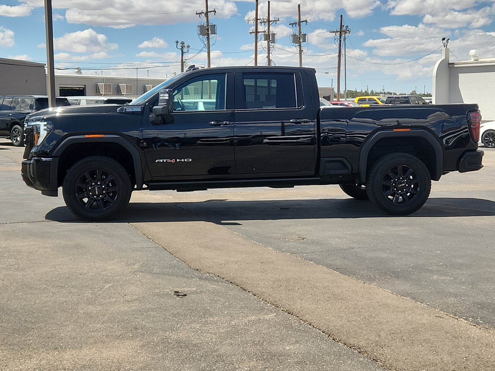 Used 2025 GMC Sierra 2500 AT4 w/ Technology Package AWD/4WD image 2