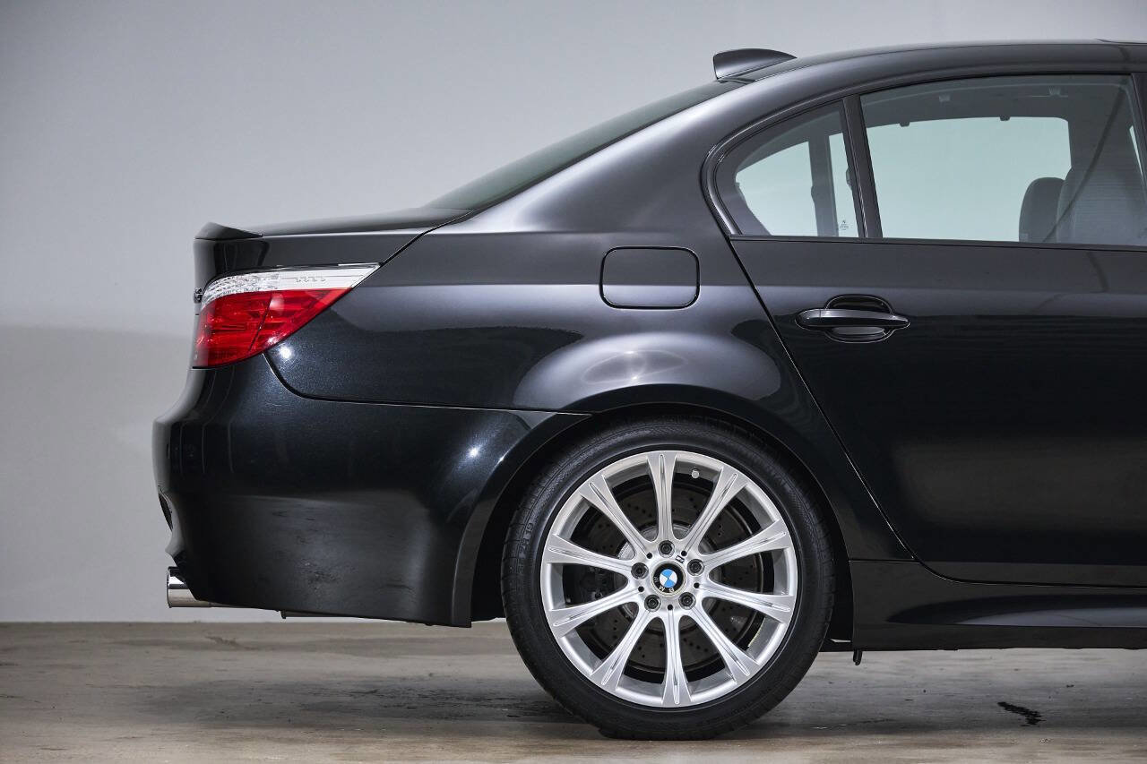 Used 2008 BMW M5 image 32