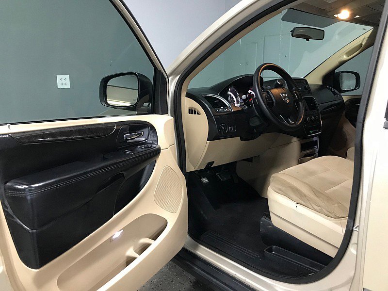 Used 2014 Dodge Grand Caravan American Value Package FWD image 9