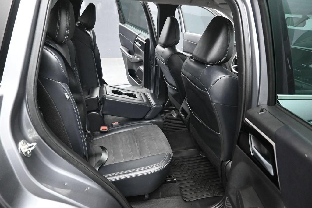 Used 2023 Mitsubishi Outlander SE FWD image 35