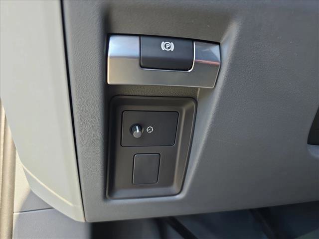 Used 2024 Land Rover Defender 110 X-Dynamic SE image 25