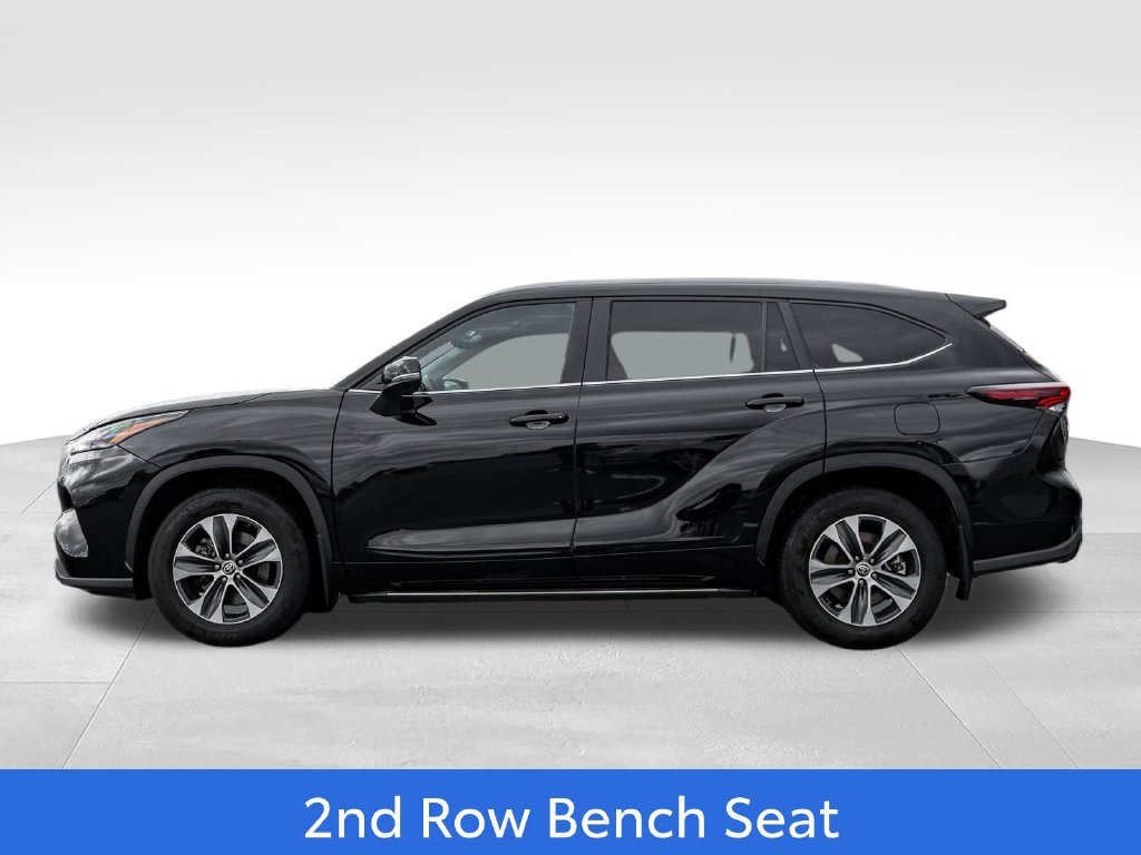 Used 2024 Toyota Highlander XLE AWD/4WD image 4