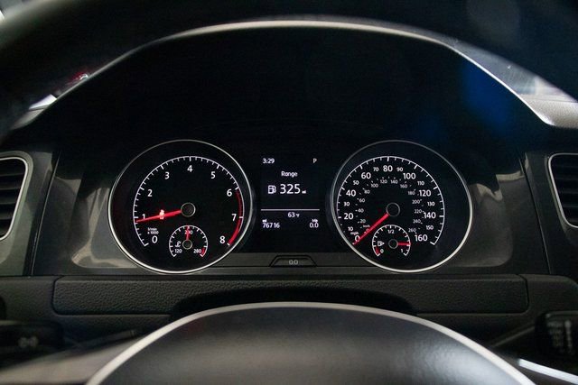 Used 2018 Volkswagen Golf S image 27