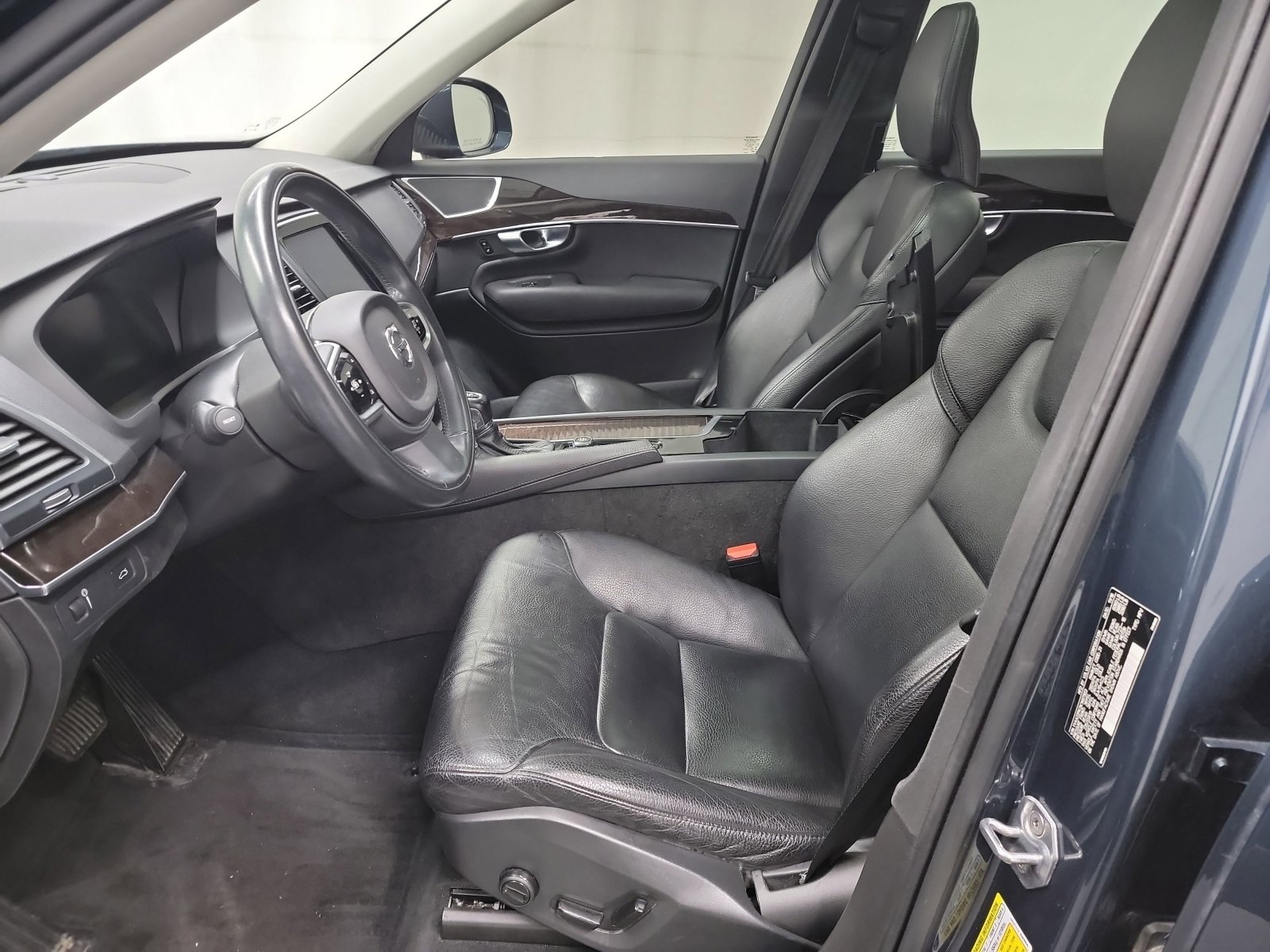 Used 2019 Volvo XC90 T6 Momentum w/ Advanced Package image 12