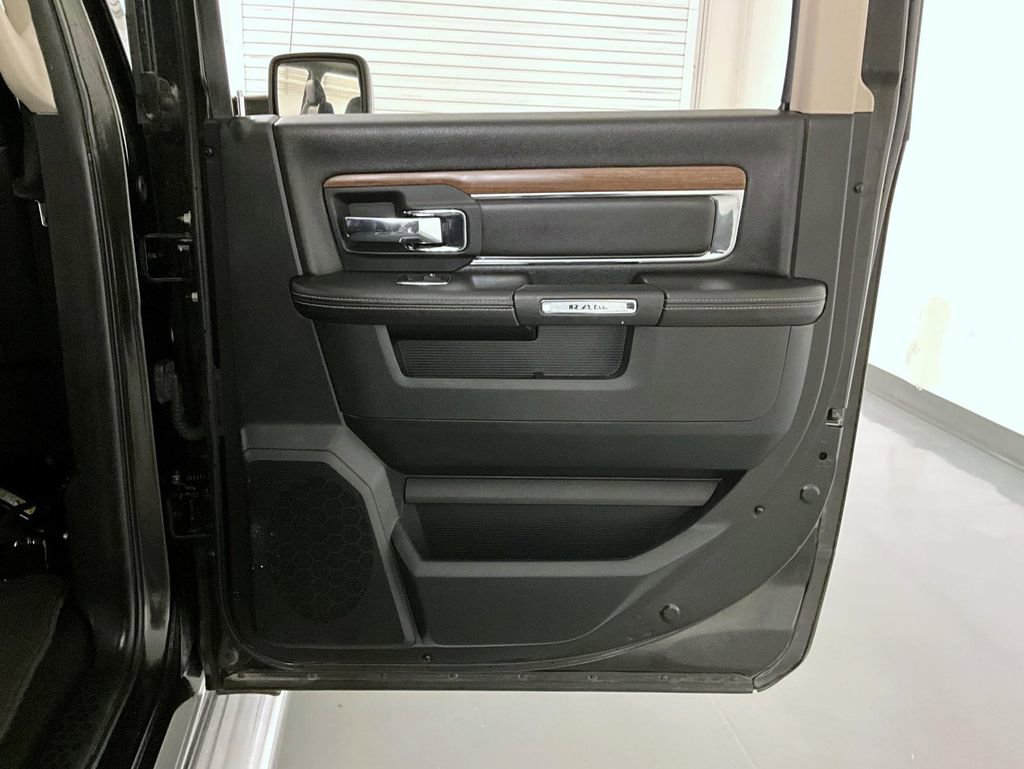 Used 2017 RAM 1500 Laramie w/ Convenience Group AWD/4WD image 17