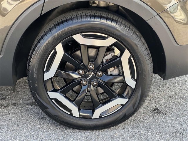 Used 2024 Kia Telluride EX w/ EX Captain's Chair Package image 26