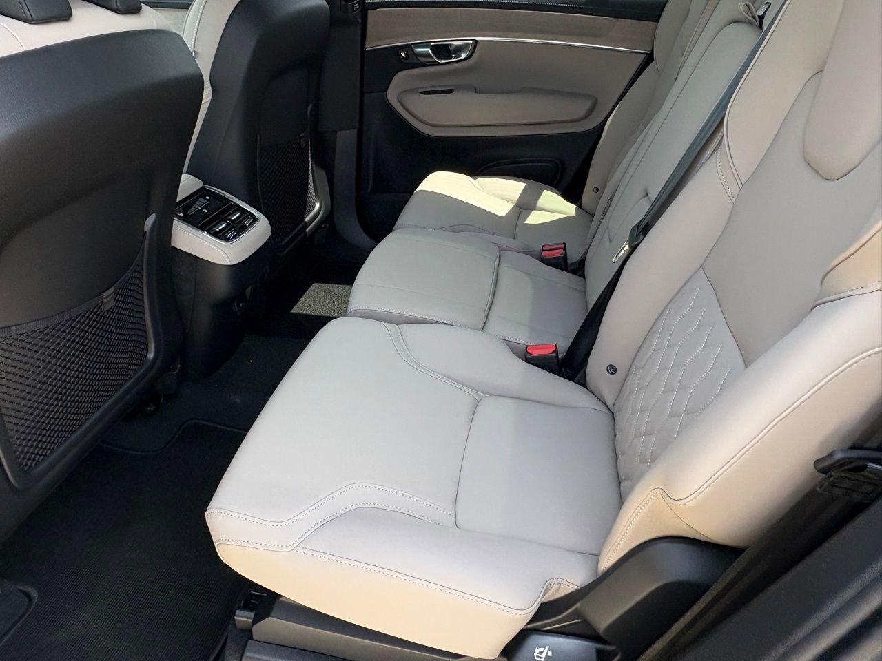 New 2026 Volvo XC90 B6 Plus w/ Protection Package Premier AWD/4WD image 18