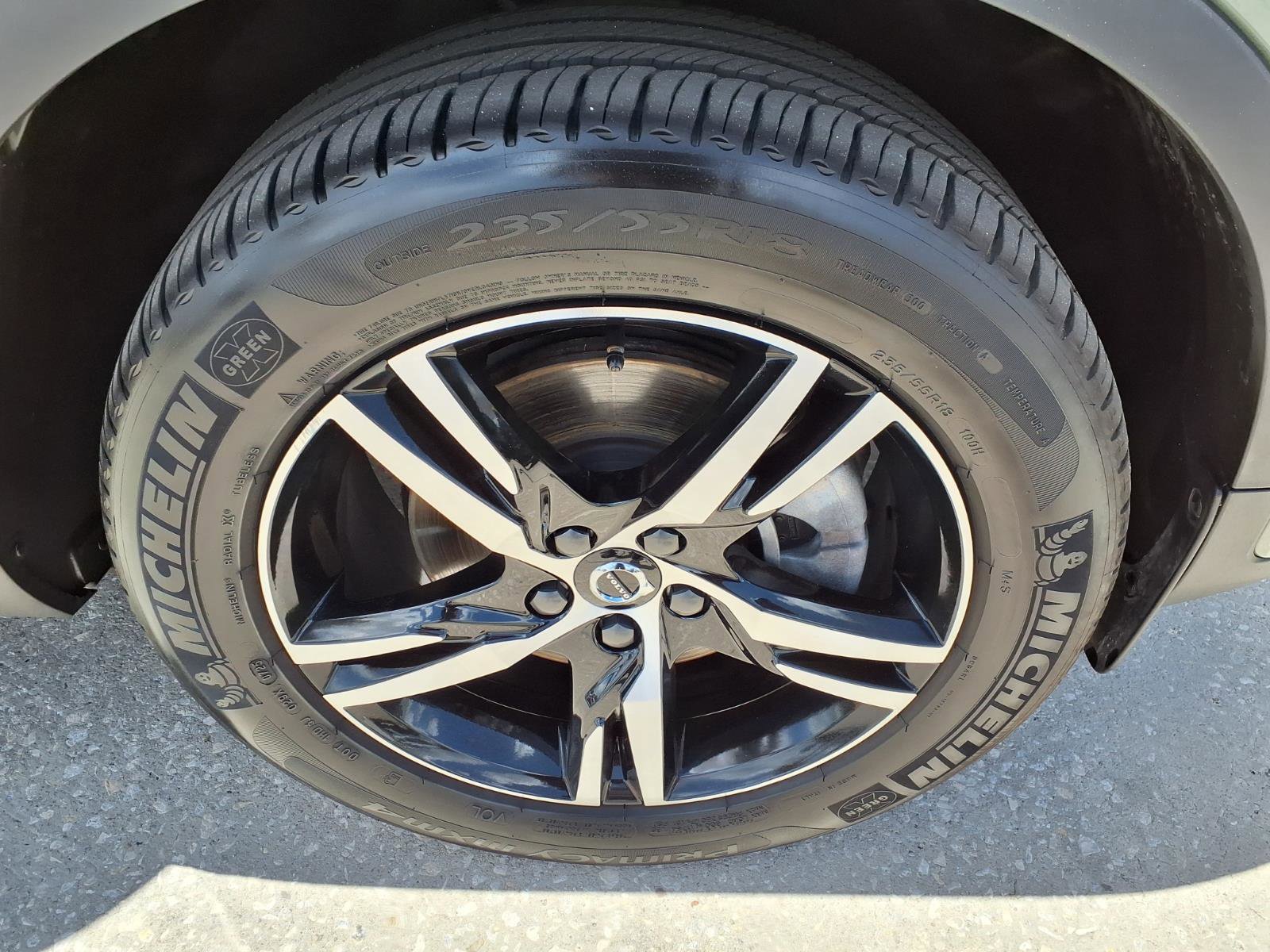 Certified 2025 Volvo XC40 B5 Core AWD/4WD image 9