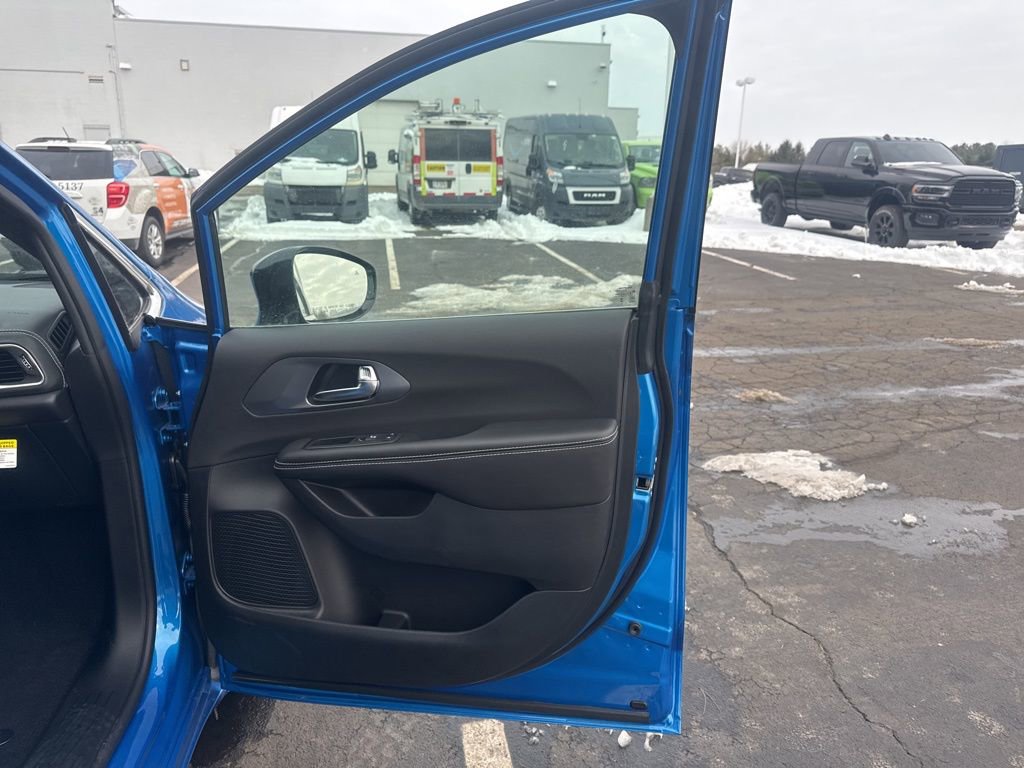New 2026 Chrysler Pacifica Select image 54