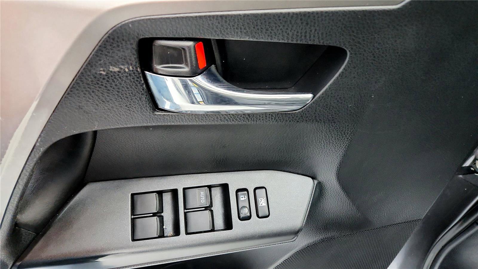 Used 2018 Toyota RAV4 XLE image 23