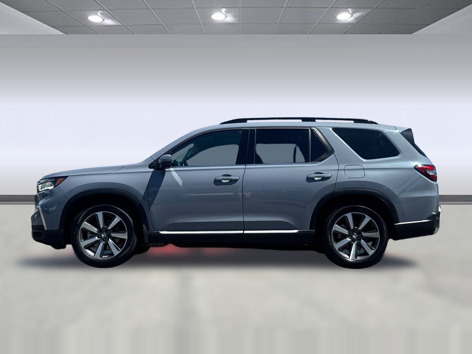 Certified 2025 Honda Pilot Touring image 2