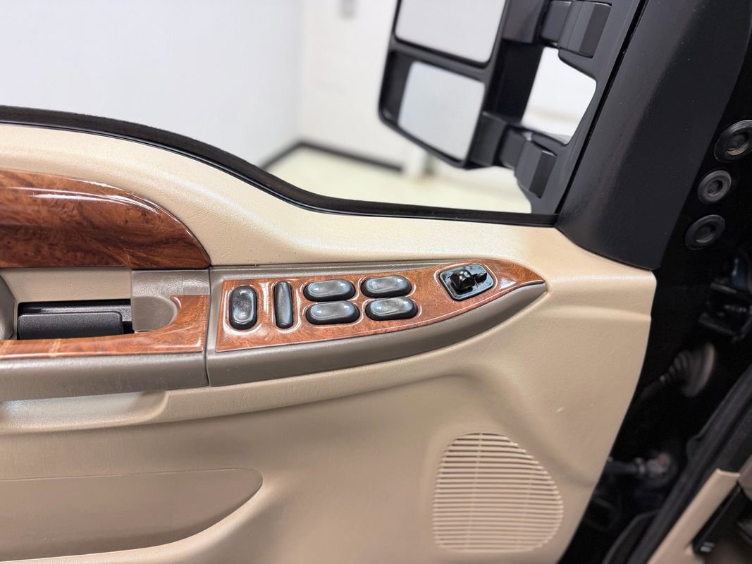 Used 2001 Ford Excursion Limited image 17